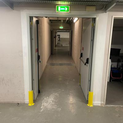 Remplacement d’une Porte Coupe Feu battante double vantaux + pose de sabots de protection anti-choc